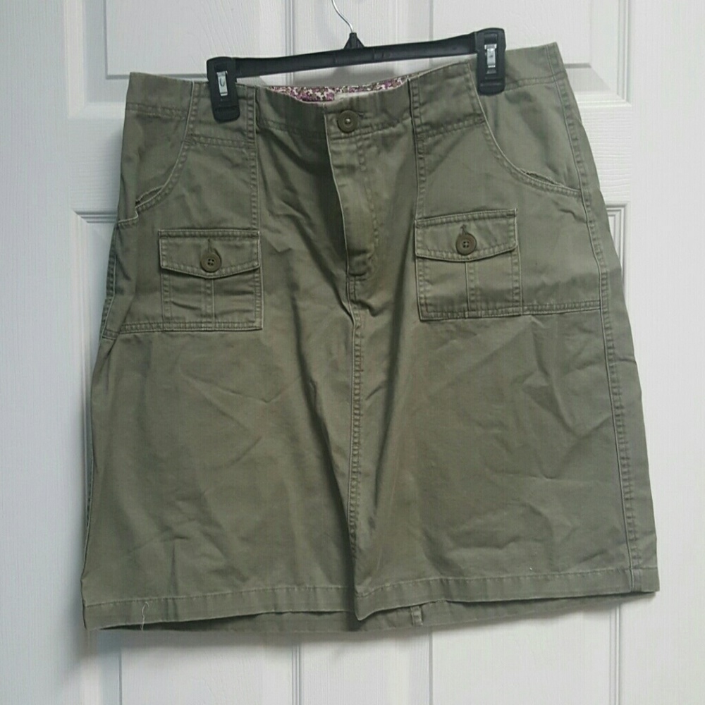 Green cargo skirt